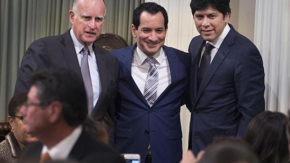 Assembly Speaker Anthony Rendon, center, stands with Gov. Jerry Brown, left, and Senate President Pro Tem Kevin de León in March. Rendon and other Assembly leaders are proposing rules for implementing Proposition 54, which requires a 72-hour notice before a bill can be passed. But the rules contain a potentially large loophole.