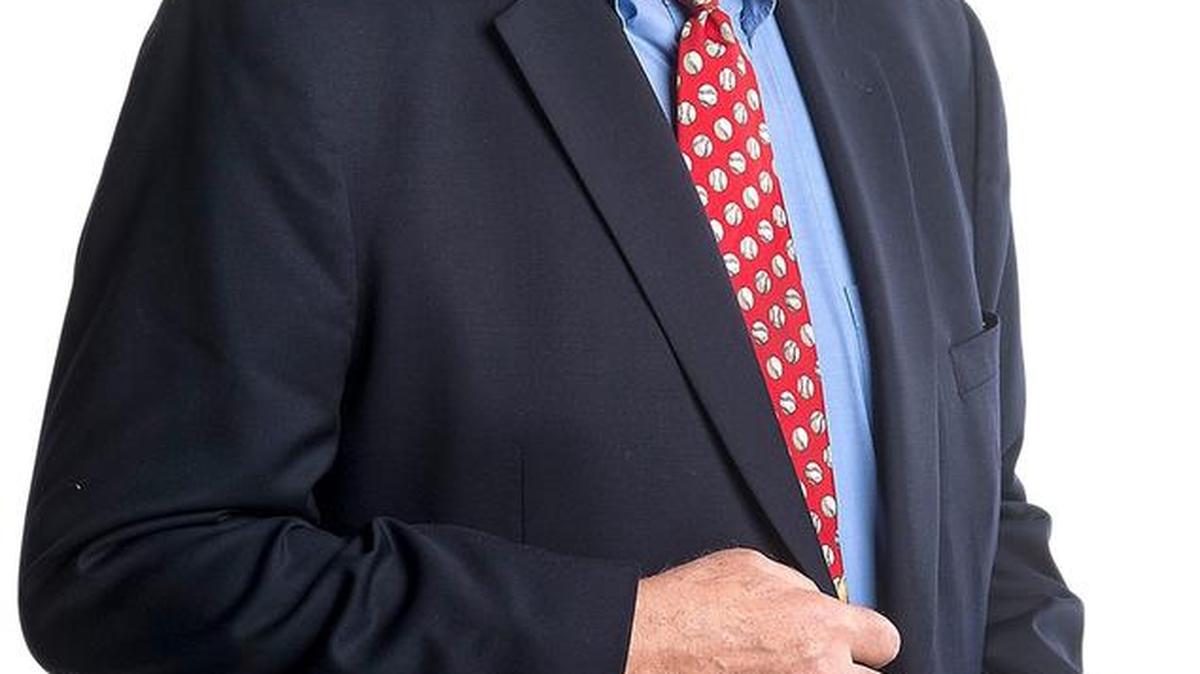 The Sacramento Bee columnist Dan Walters in studio in Sacramento on Tuesday, March 17, 2015. employee mug sig