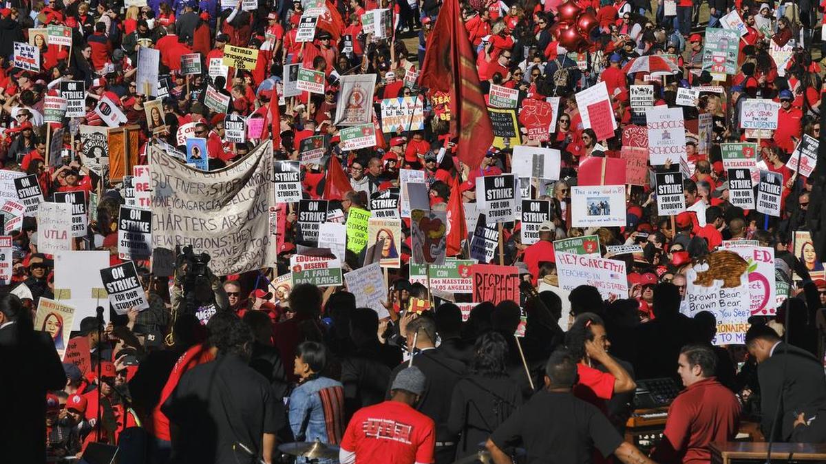Thousands of Los Angeles Unified teachers gathered in front of Los Angeles City Hall last week to demonstrate their solidarity in negotiations with the district.