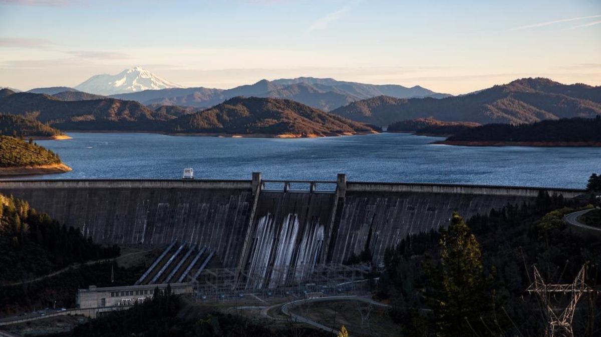 Mount Shasta, seen as a backdrop to Upper Lake Shasta, at the Shasta Dam on February 17, 2018 in Shasta County, California. (Kent Nishimura/Los Angeles Times/TNS)