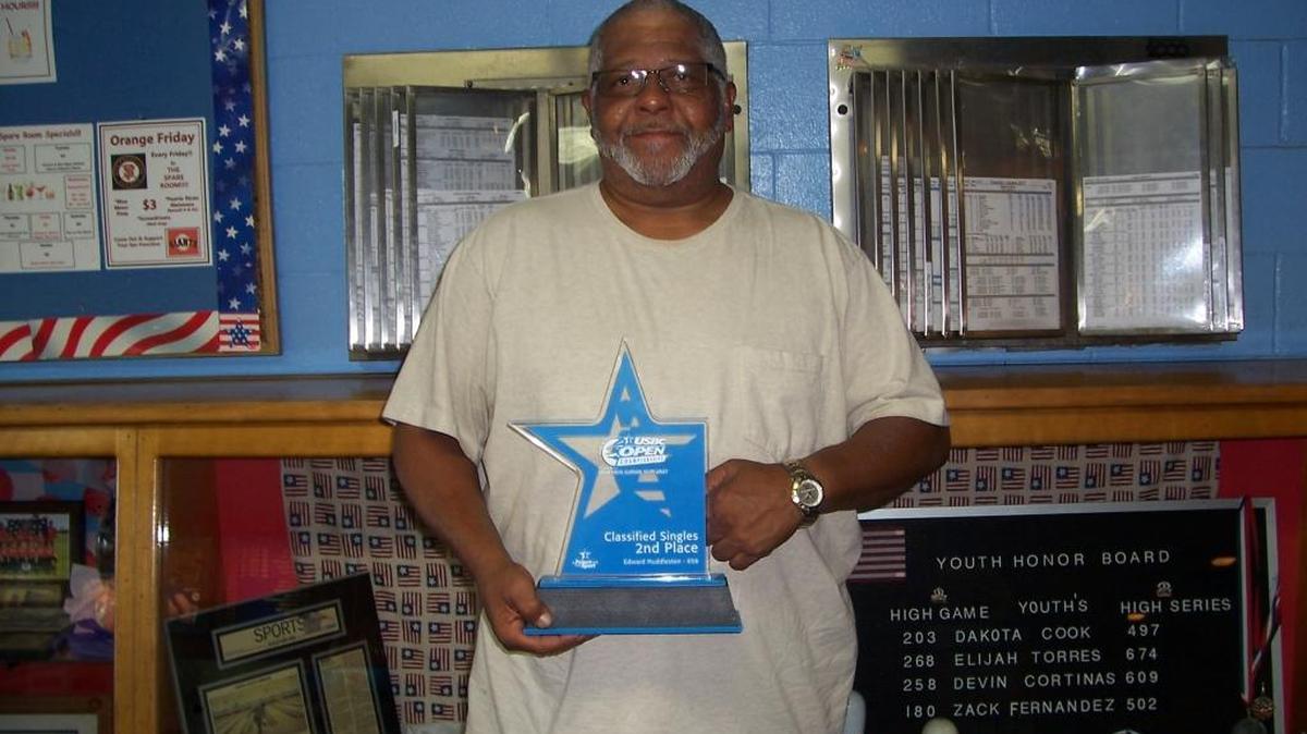 Ed Huddleston holds the award he received from finishing second place in the 2016 USBC Open Championships.