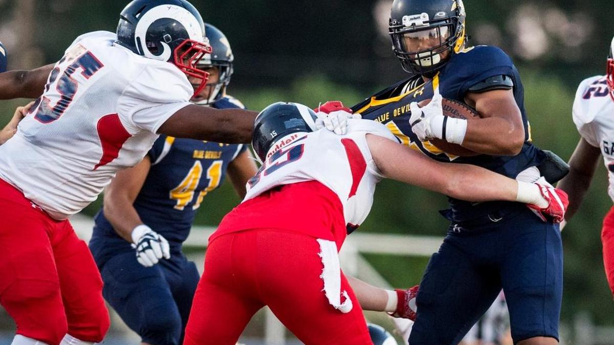 Merced College freshman Hanisi Lotulelei (34) rushes during a game against Gavilan College at Stadium '76 in Merced, Calif., on Saturday, Oct. 28, 2017.