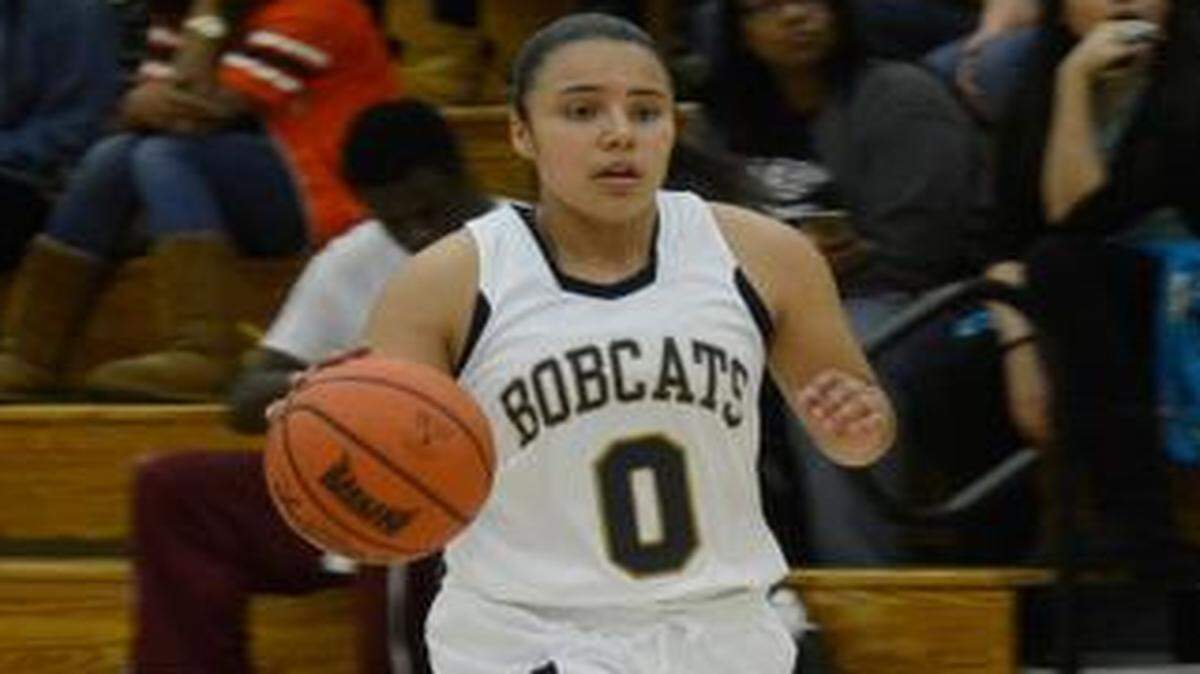 
UC Merced guard Christina Castro scored her team’s last seven points in UC Merced’s upset of Menlo College on Saturday night.
Down 17 at the half, Merced coach Kevin Pham opted to go to a full-court press, hoping to speed up the game and knock Menlo out of its comfort zone.
His freshman thrived in the scenario, scoring her team’s last seven points. Castro’s three-pointer brought UC Merced all the way back, tying the score 49-49 with 1:23 to play. She then stole an inbound pass with nine seconds to go, made a move and buried a 15-foot jumper to win the game.
 .
