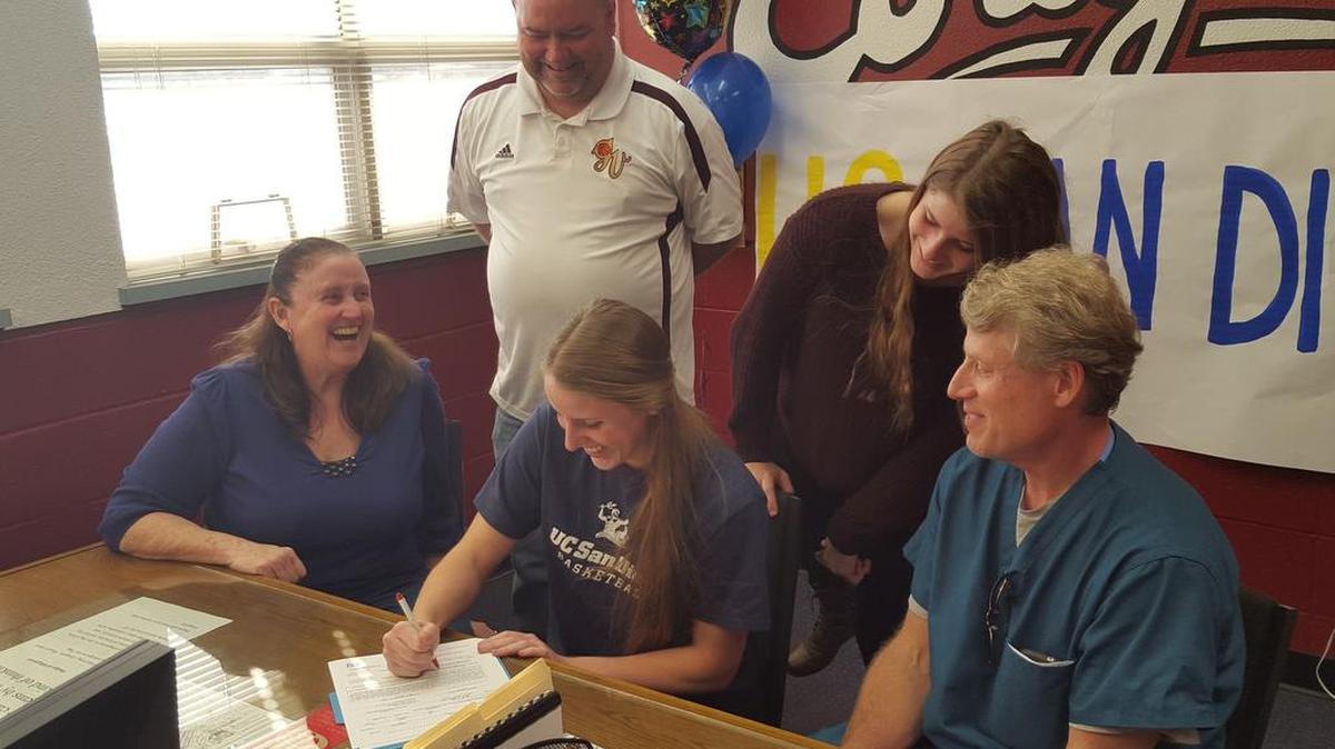 Golden Valley senior Stephanie Moore signs her national letter of intent to accept a basketball scholarship to UC San Diego. Looking on Friday, from left, are her mother, Patti, Golden Valley coach Matt Thissen, her sister, Delia, and father, Brian.