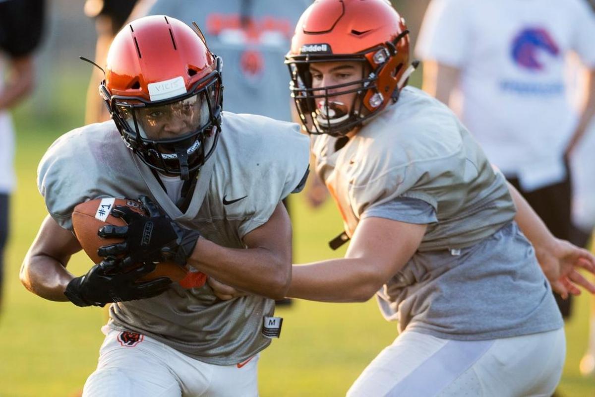 Merced’s Desmond Thompson takes the handoff during football practice at Merced High School in Merced, Calif., on Wednesday, Aug. 1, 2018.