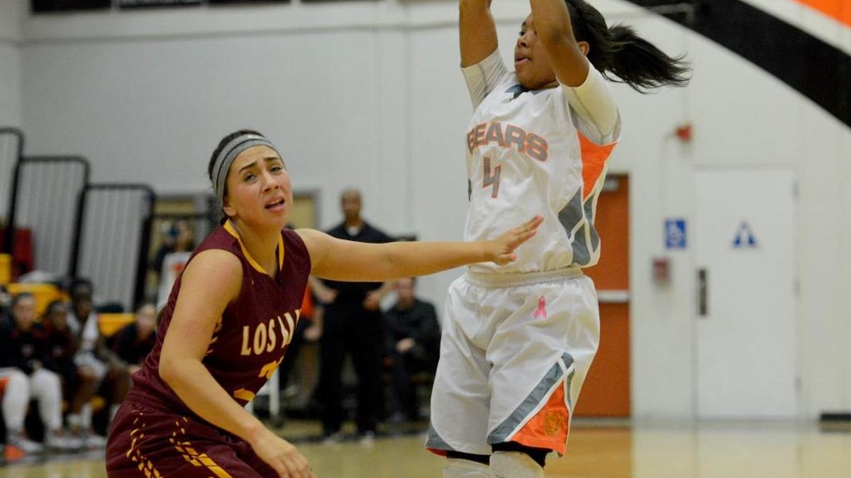 Los Banos' Savannah Valenzuela, left, can't close out Merced's Lexi Thompson in time during the first half on Tuesday. Tuesday, Dec. 8, 2015 in Merced.