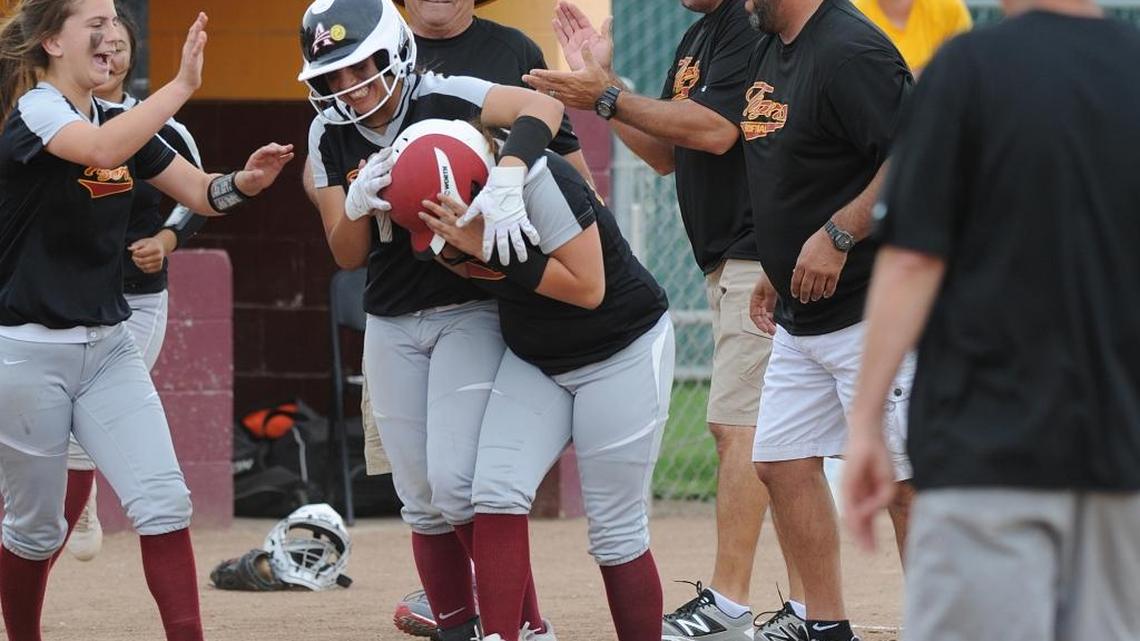Los Banos softball walks off with big WAC victory