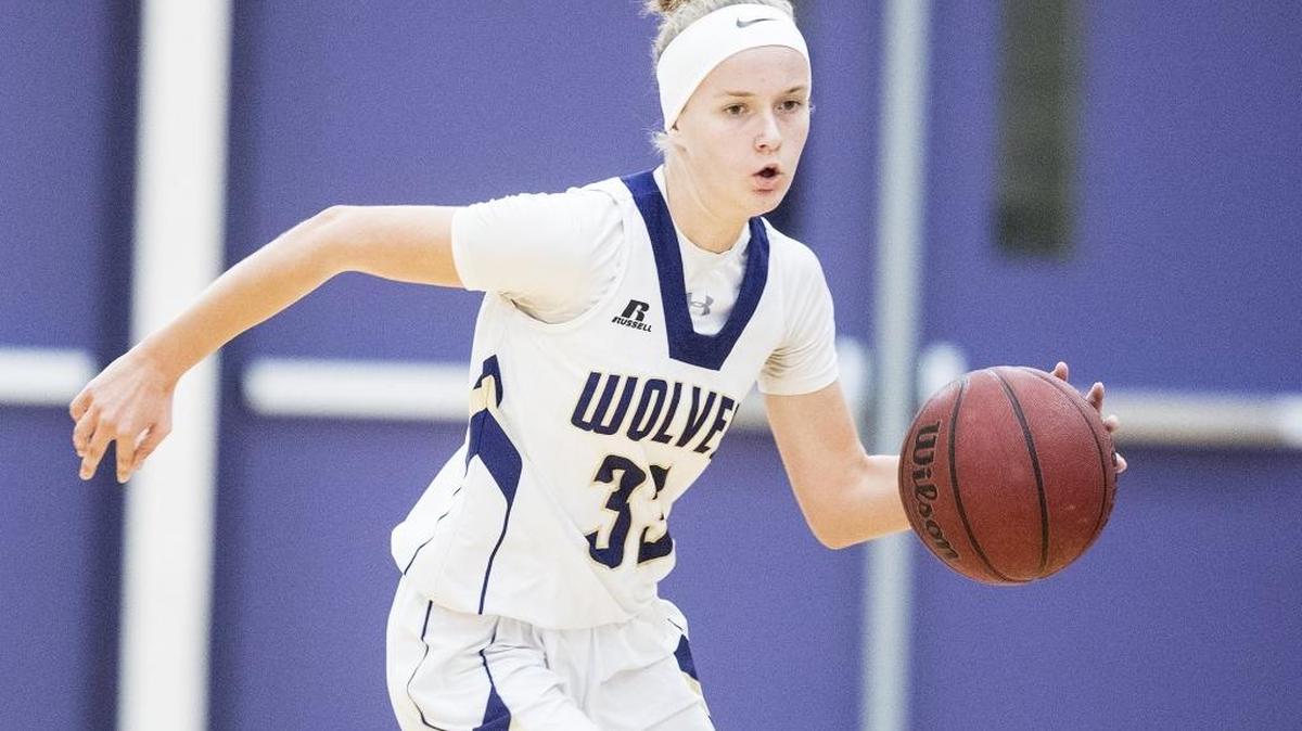 Livingston junior Annie Winton (33) dribbles up the court during a game against Mariposa at Livingston High School in Livingston, Calif., on Thursday, Dec. 28, 2017. The Grizzlies beat the Wolves 57-45.
