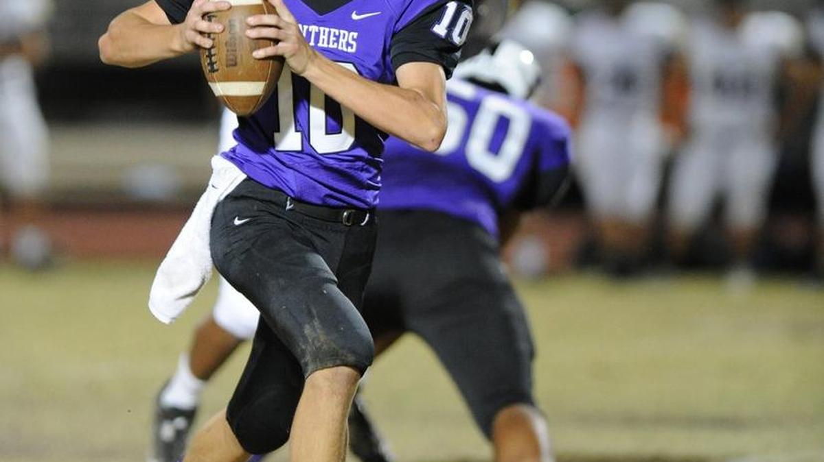 
Pachaco quarterback Aric Barton accounted for four touchdowns in his second career start as the Panthers beat El Capitan 47-39. Fri., Oct. 2, 2015 in Los Banos.
