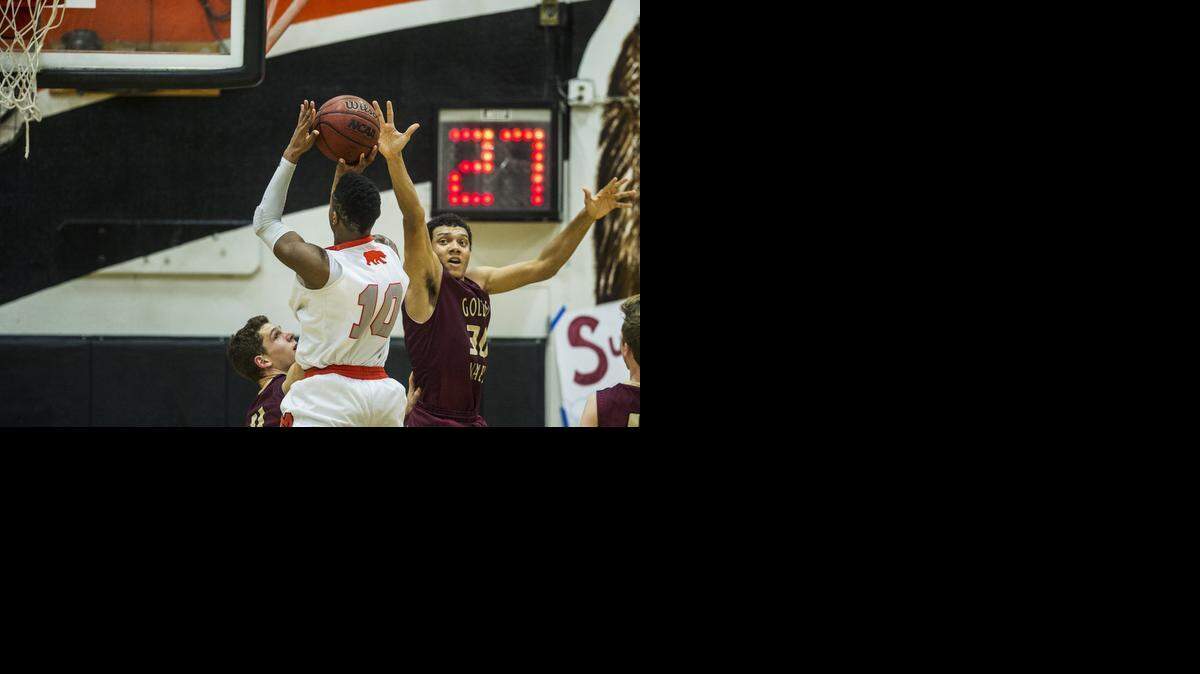 
Golden Valley senior Lee McNeill (30) attempts to block the shot of Merced junior Alexander Ray Stewart (10) during Wednesday’s game at Merced High School.
